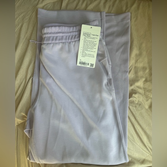 NWT Lululemon Softstreme High-Rise Pant Short in Lilac Ether, size 12 - Picture 5 of 6